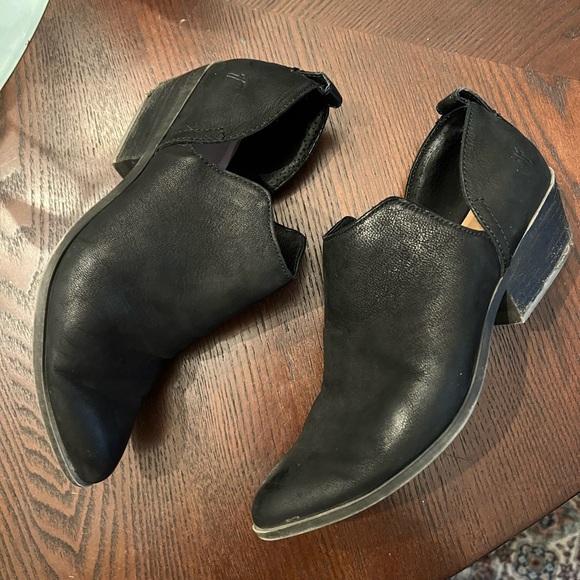FRYE black Roman slide on ankle cut out short heel booties, size 6.5 - Picture 4 of 11